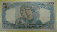 GQT17/ 1000 Francs Pháp-1945 :rất cứng cáp, có ít lỗ kim